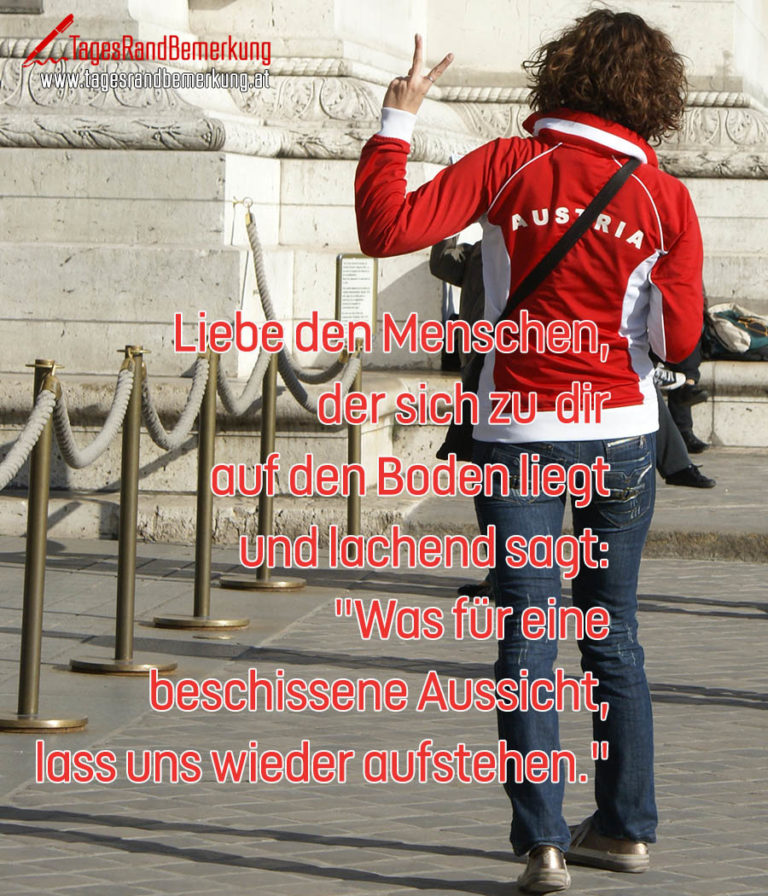 Liebe den Menschen, der sich zu dir auf den Boden liegt und lachend